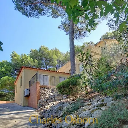 Pensionat Stoneview 4*